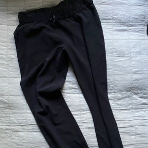 Lululemon Joggers On the Fly Black Pant Size 6 Great Condition